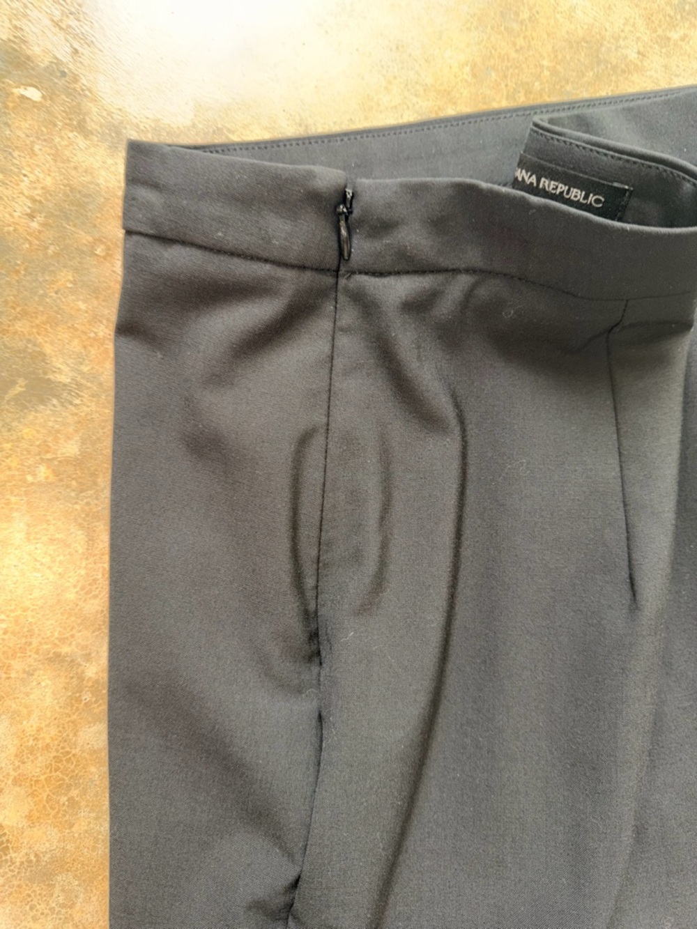 Banana Republic Black Pencil Skirt - Size 6 - Picture 4 of 11